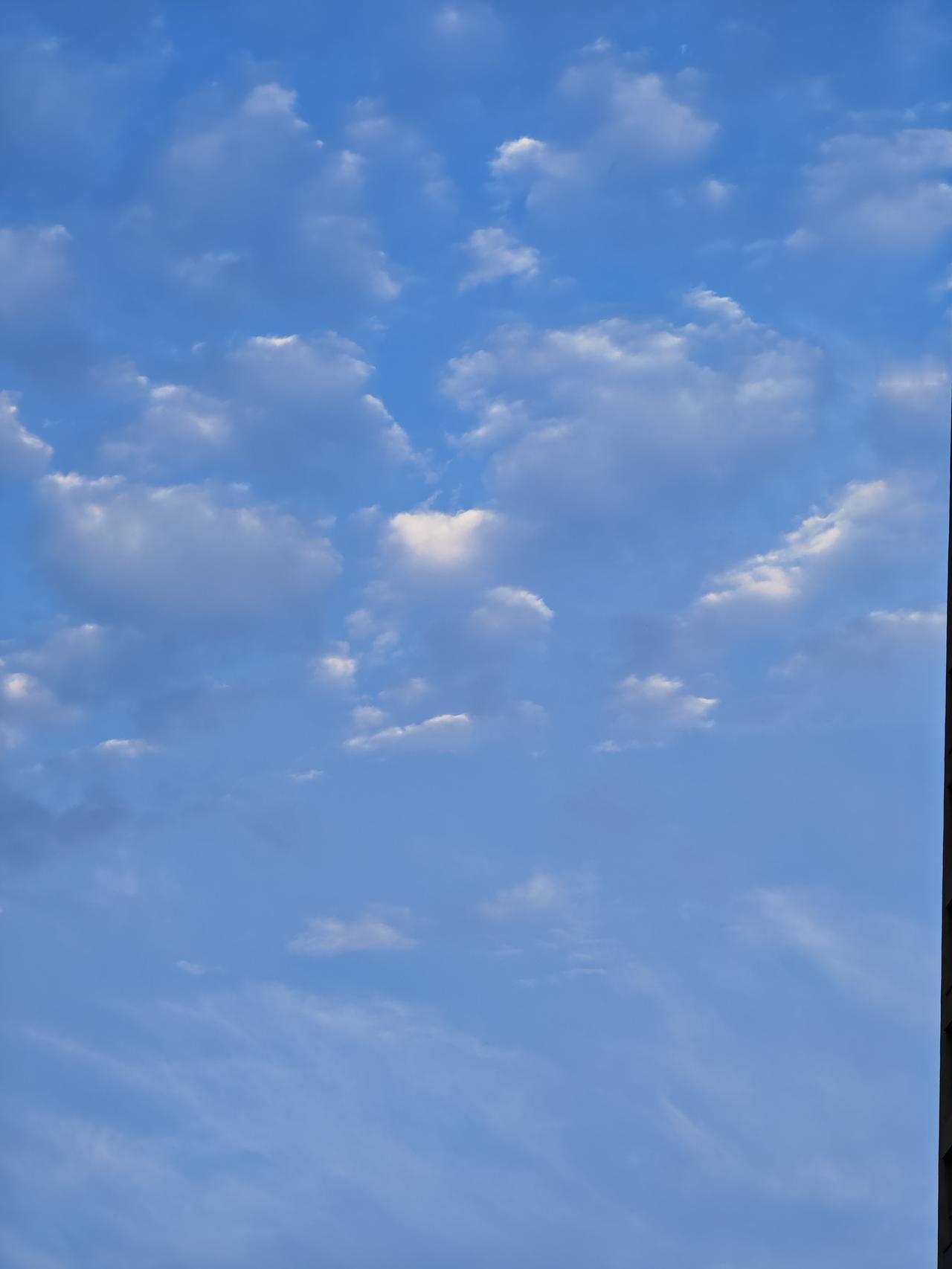 东汉中后期，朝廷大权掌握在尚书手里，而名义上的最高级官员“三公”不仅没有多少权力