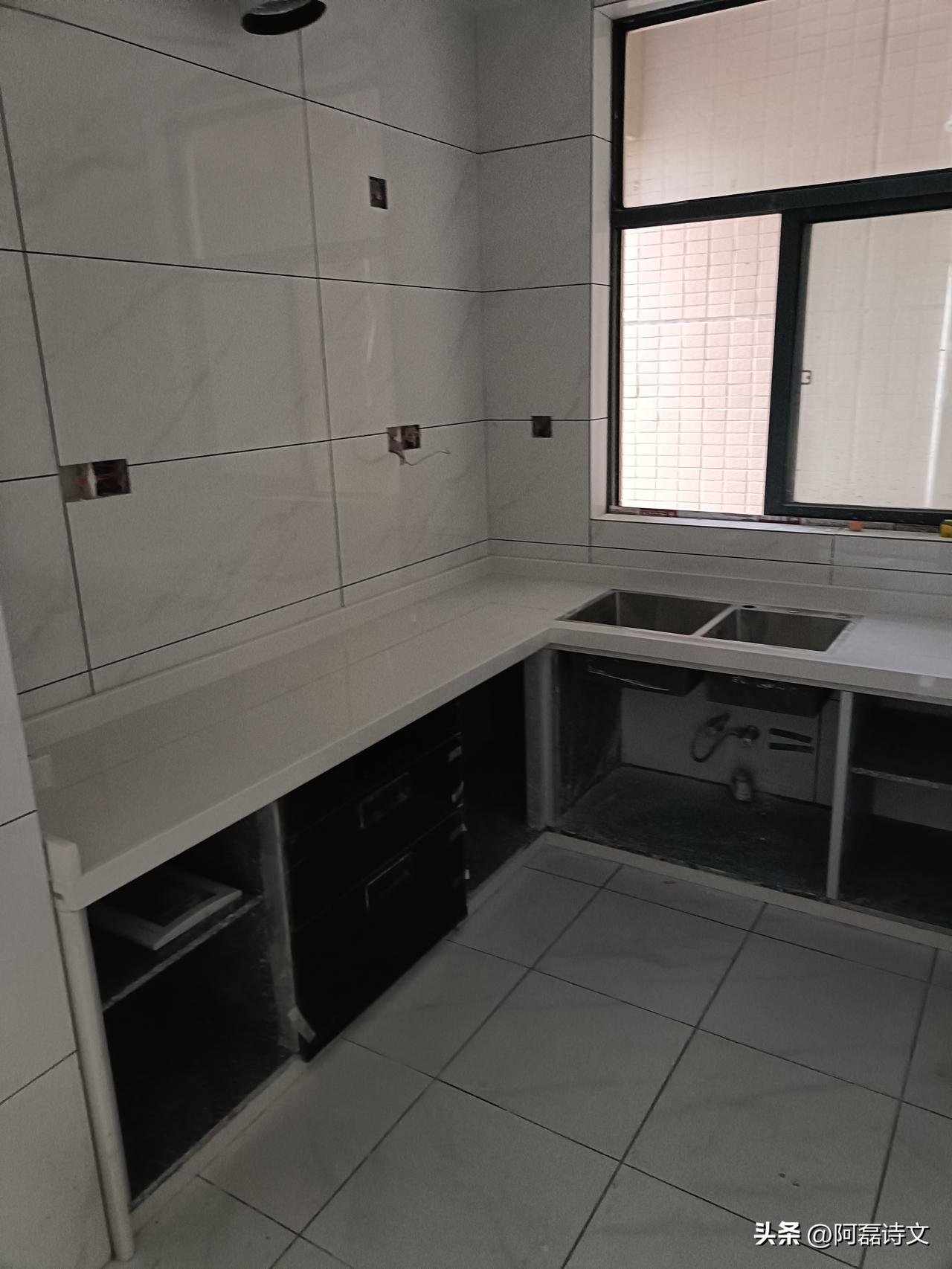 装修房子厨房大理石台面做的还可以啊！我还是比较满意。