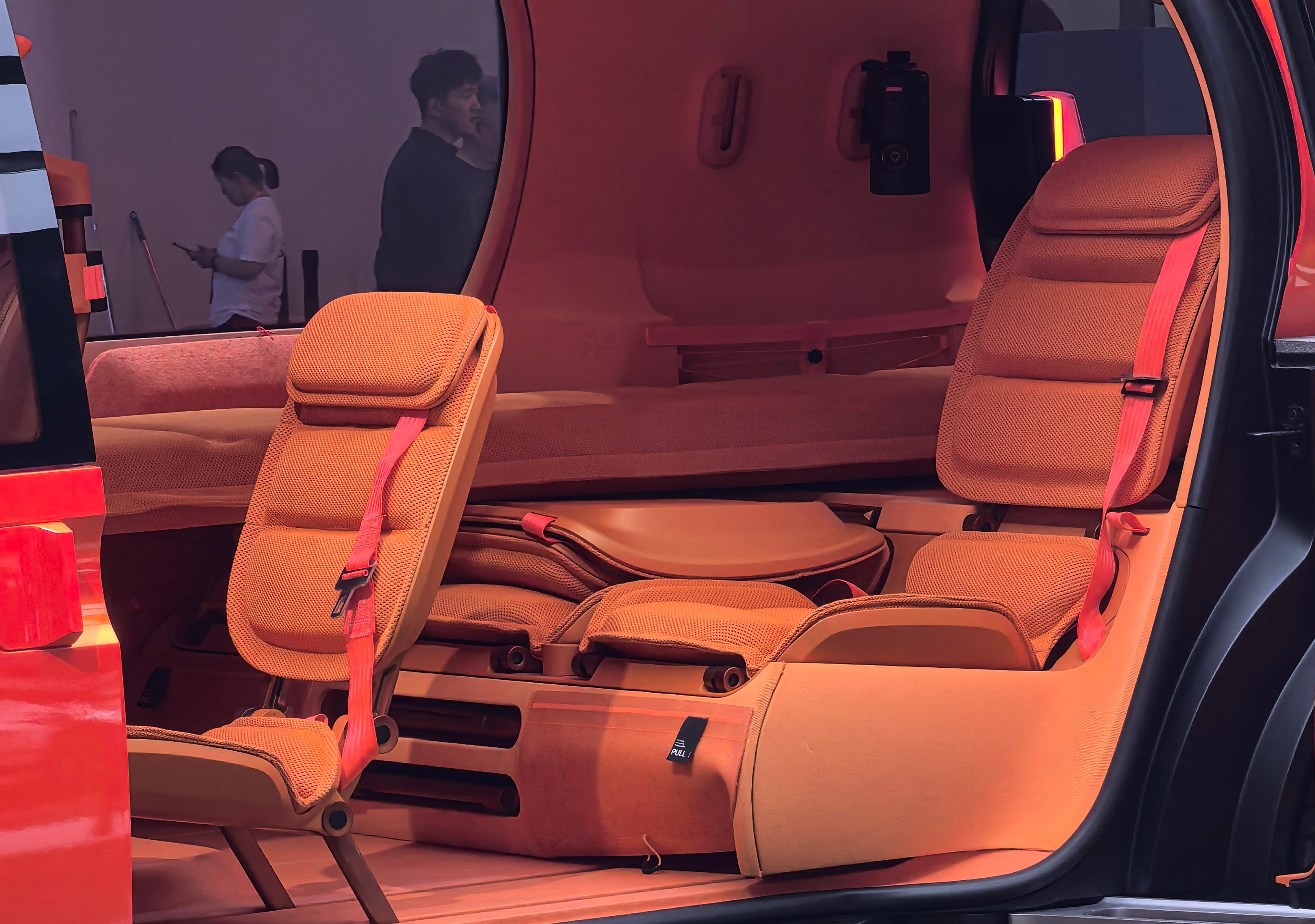 车若初见 北京车展雪铁龙展台也挺热闹，ELO概念车、FE方程式赛车来了一波亚洲首