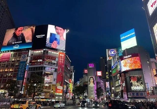 为什么都争着登月呢？就这么说吧，要是中国能在月球上架激光武器，只需要1.3秒就能
