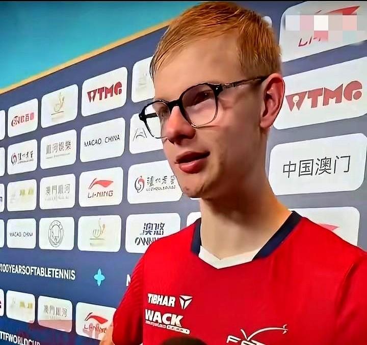 哭什么？别哭了。

你们在这个年龄段，凭天赋和努力，已经是行业最顶尖的那一拨了，