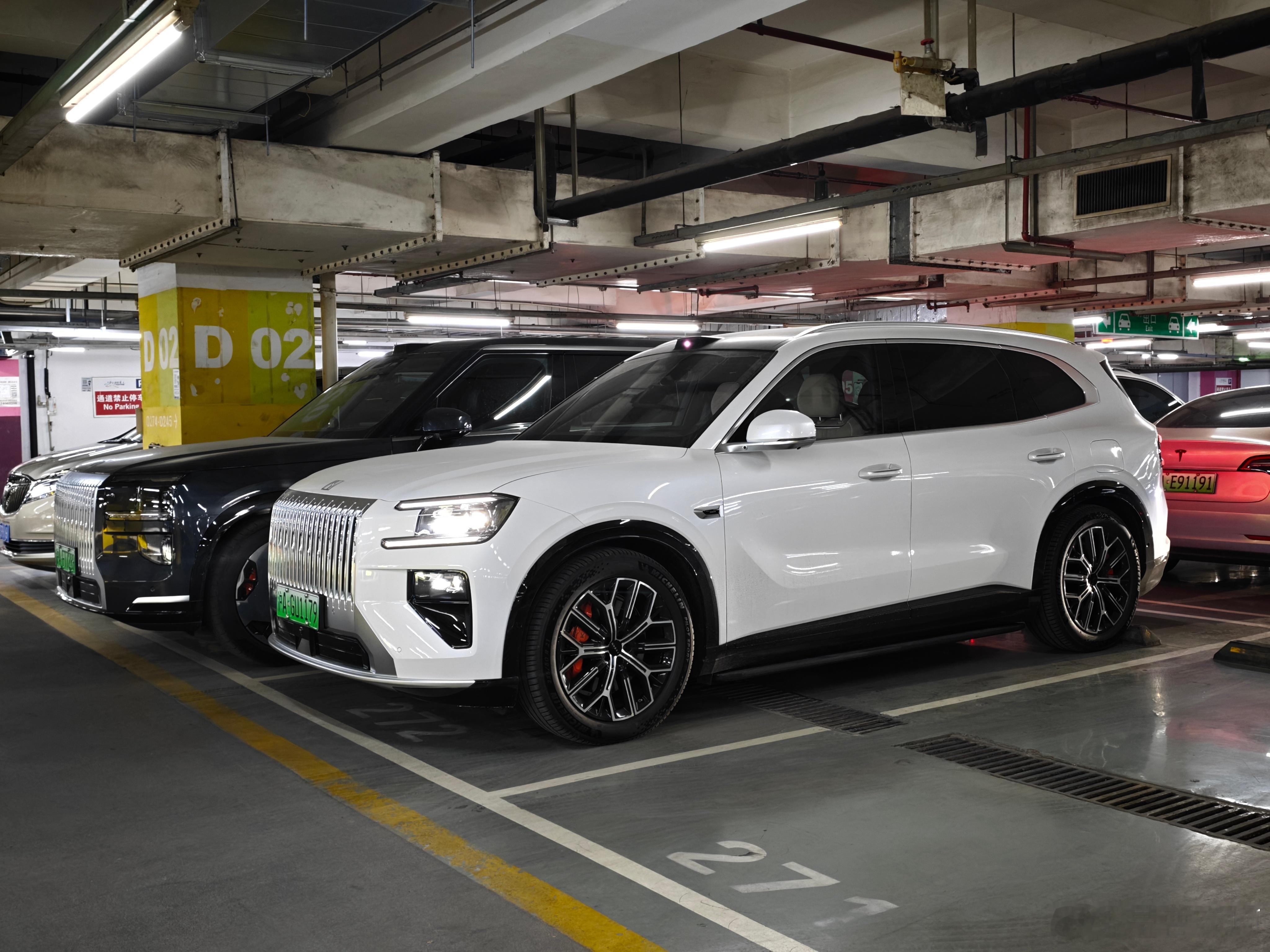 试了一圈极氪8X。我要是销售，我能把它卖爆——这就是一台好车，给我的自信。 