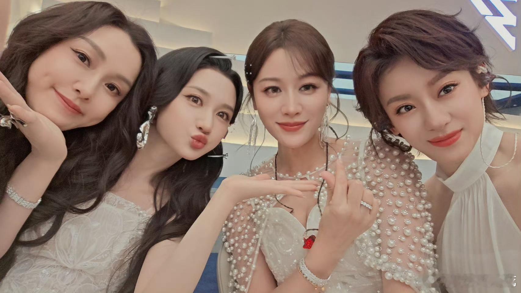 何宣林野心和敬畏心并存何宣林回应片段被删 何宣林说自己民选黑马这段被🥭删了，何