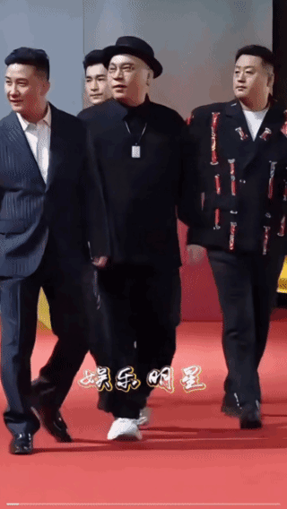 都认识吗，
一群熟悉的人！
个个信心满满，
个个身怀绝技，
个个玩转舞台，
个个