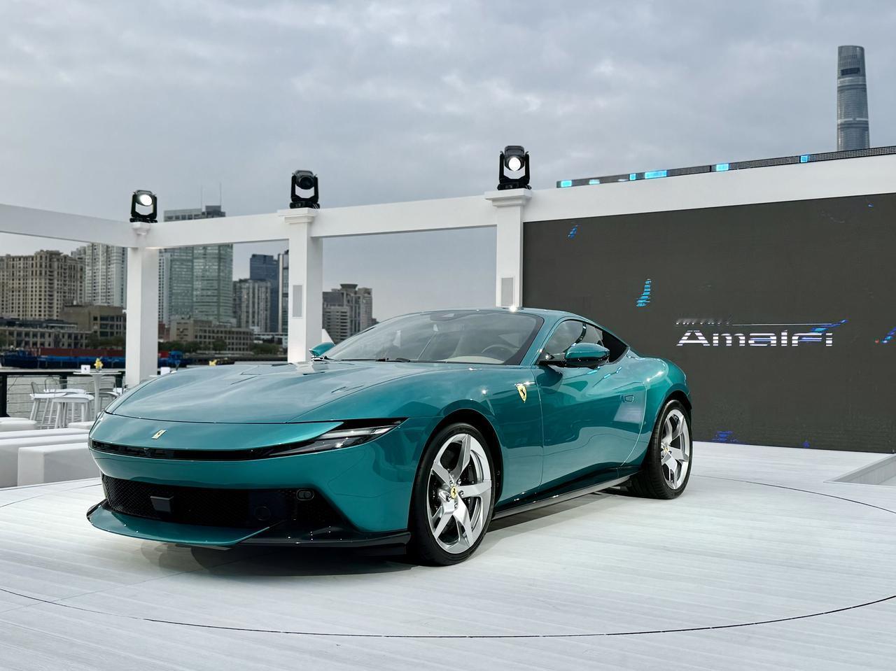 阿马尔菲海岸的风竟吹到了黄浦江边！

法拉利Amalfi黄浦江畔炸场，作为Rom