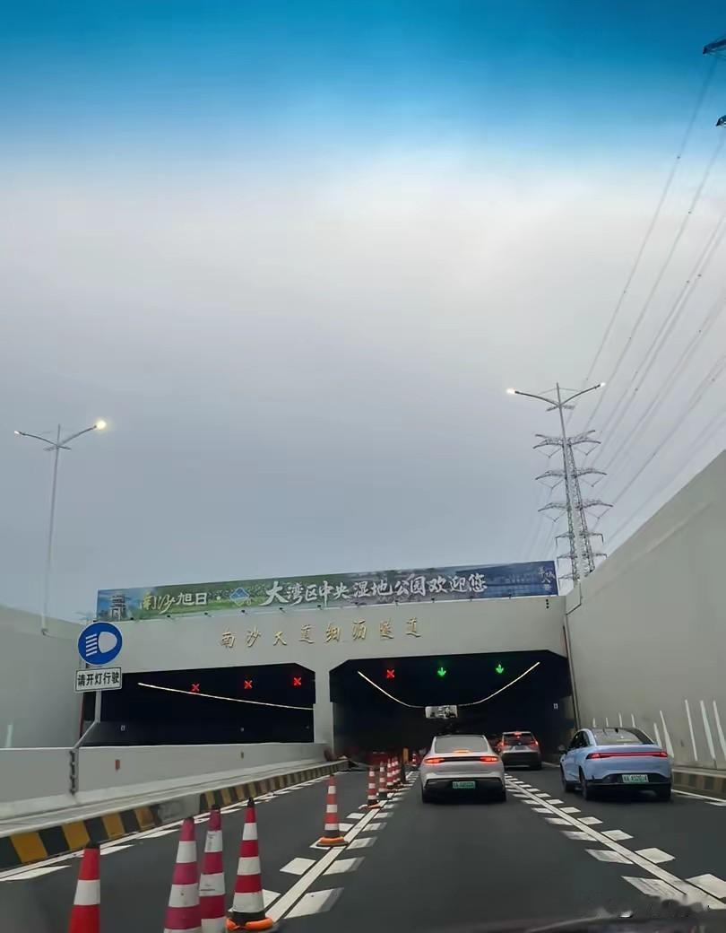 所以南沙著名的肠阻隔隧道南沙大道细沥隧道又在搞什么工程？三车道变二车道了！不是才