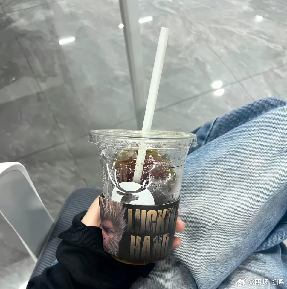 “你吃土的时候没人问你苦不苦，你好不容易吃点肉了，就有人开始议论，她怎么就吃上肉
