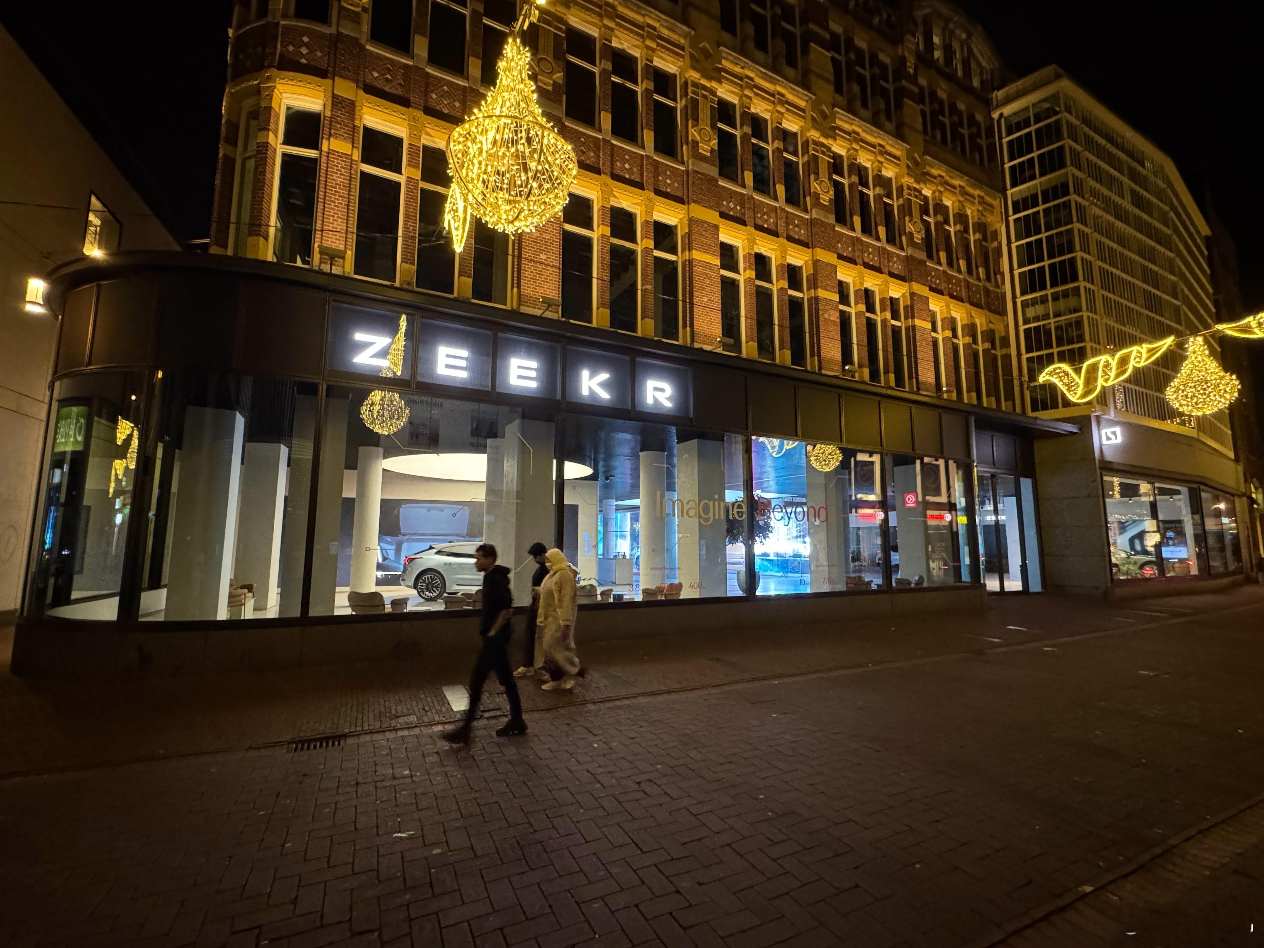 阿姆斯特丹偶遇吉利旗下极氪门店，民族自豪感一下子上来了。几年前去欧洲，带有中国元