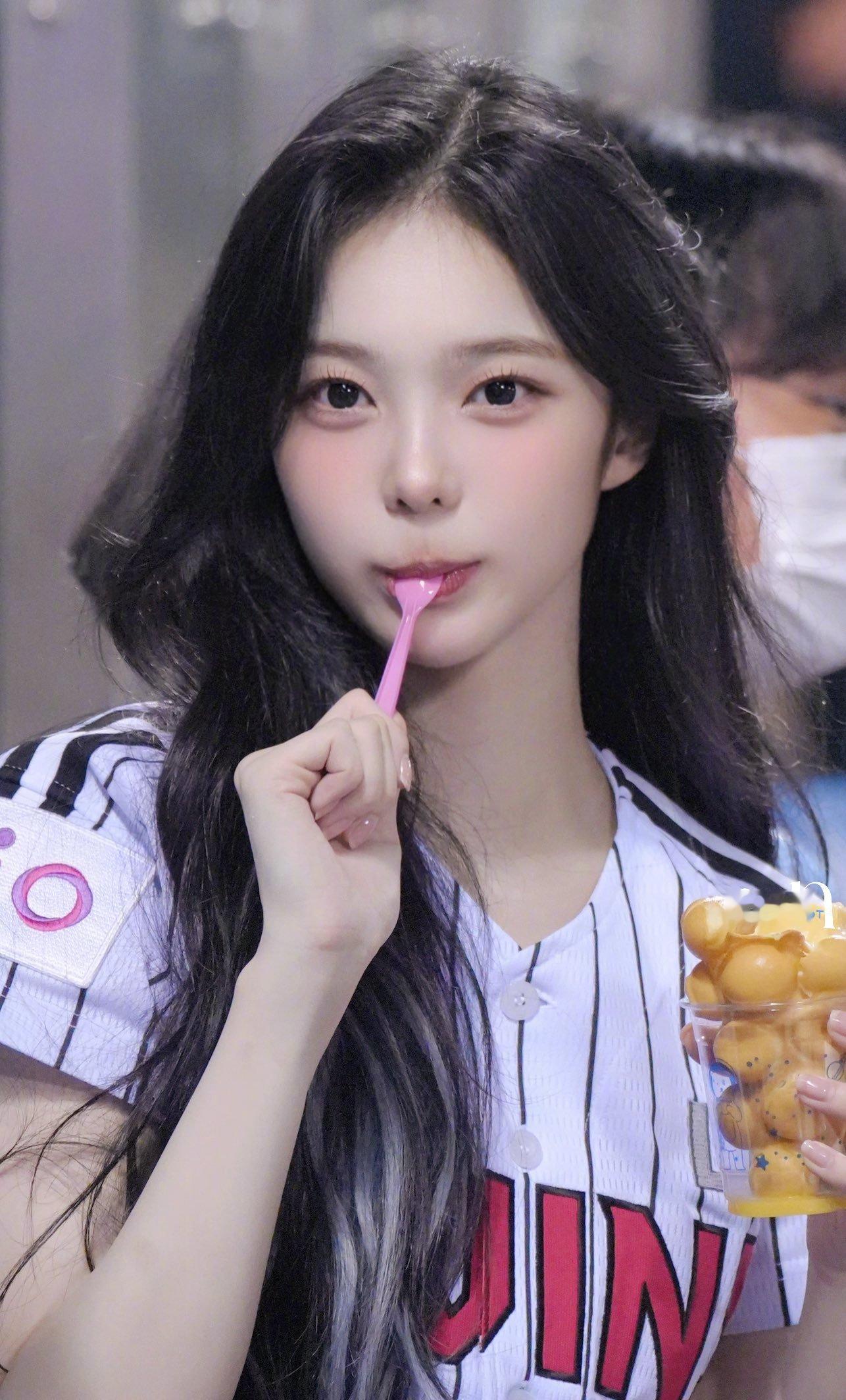 【Theqoo】颜值爆表的Hearts2Hearts IAN &  YUHA &