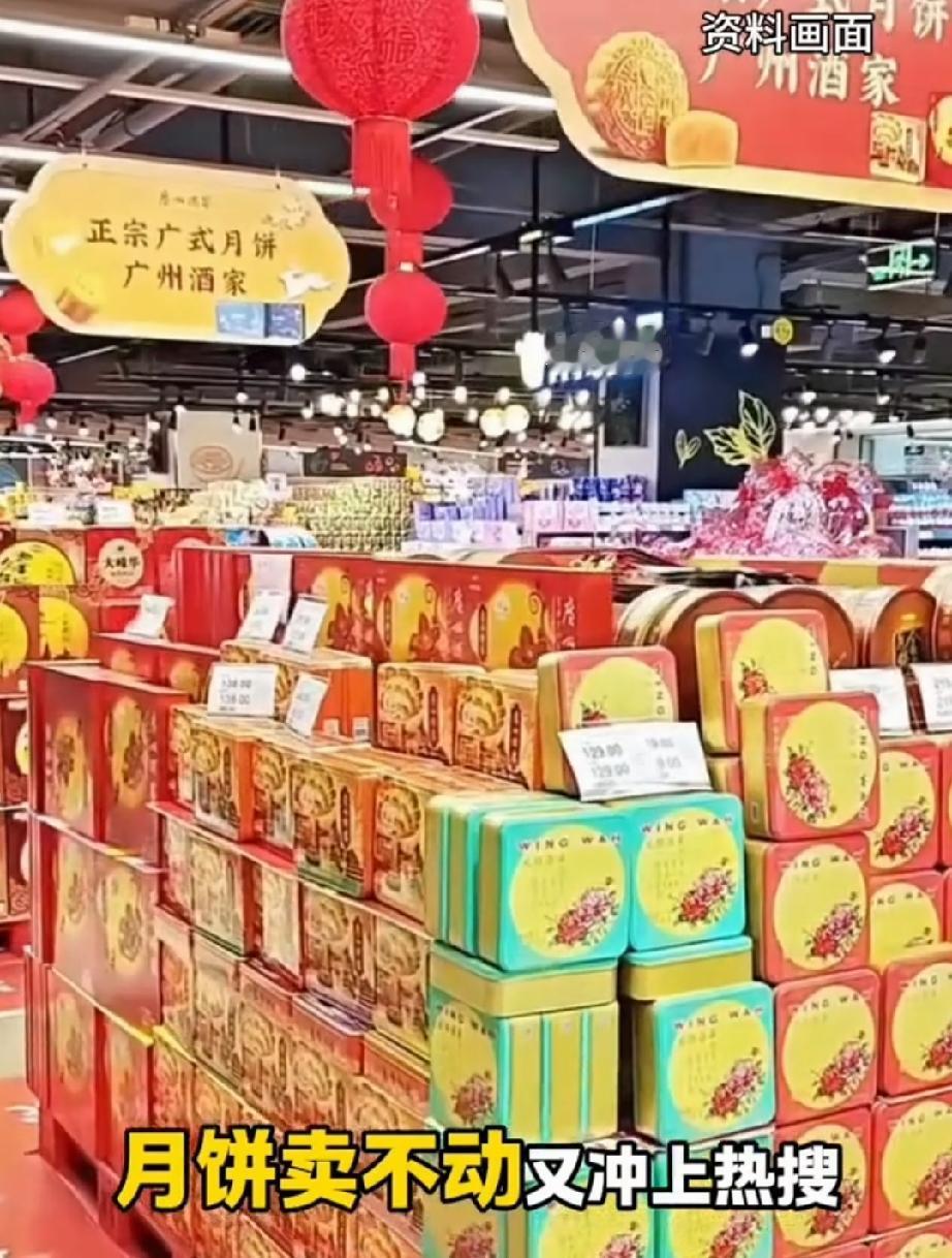 再过两天就到中秋节了。往年的这个时候，超市里的月饼摆在最显眼的位置，路边摊一家挨