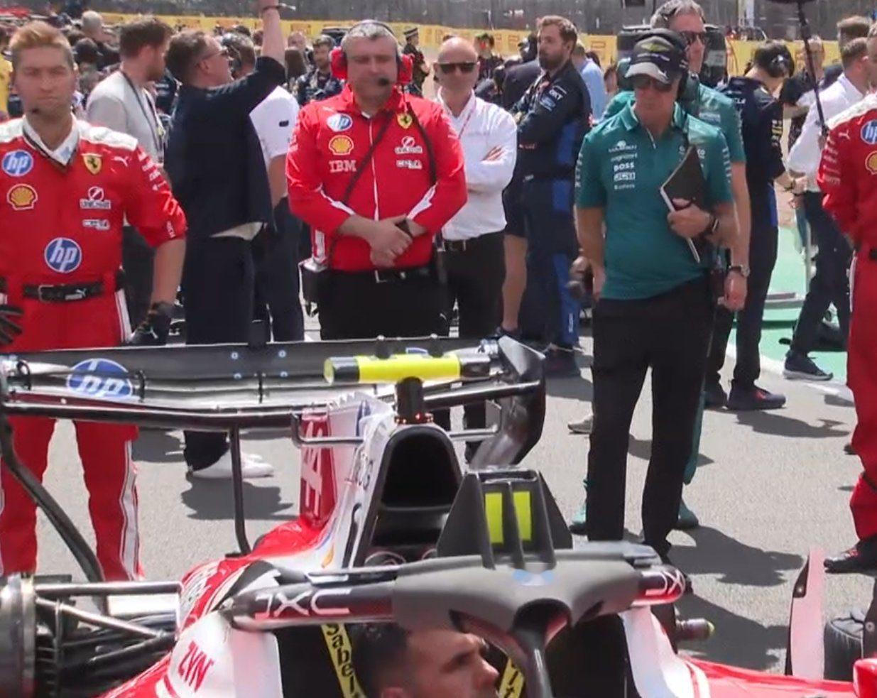 F12026F1英国大奖赛 在看法拉利车尾的钮维 