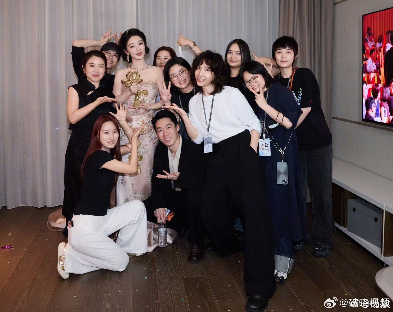当最佳女主公布杨紫的名字的时候生命树的团魂属于杨紫，更属于生命树的高光时刻！最佳