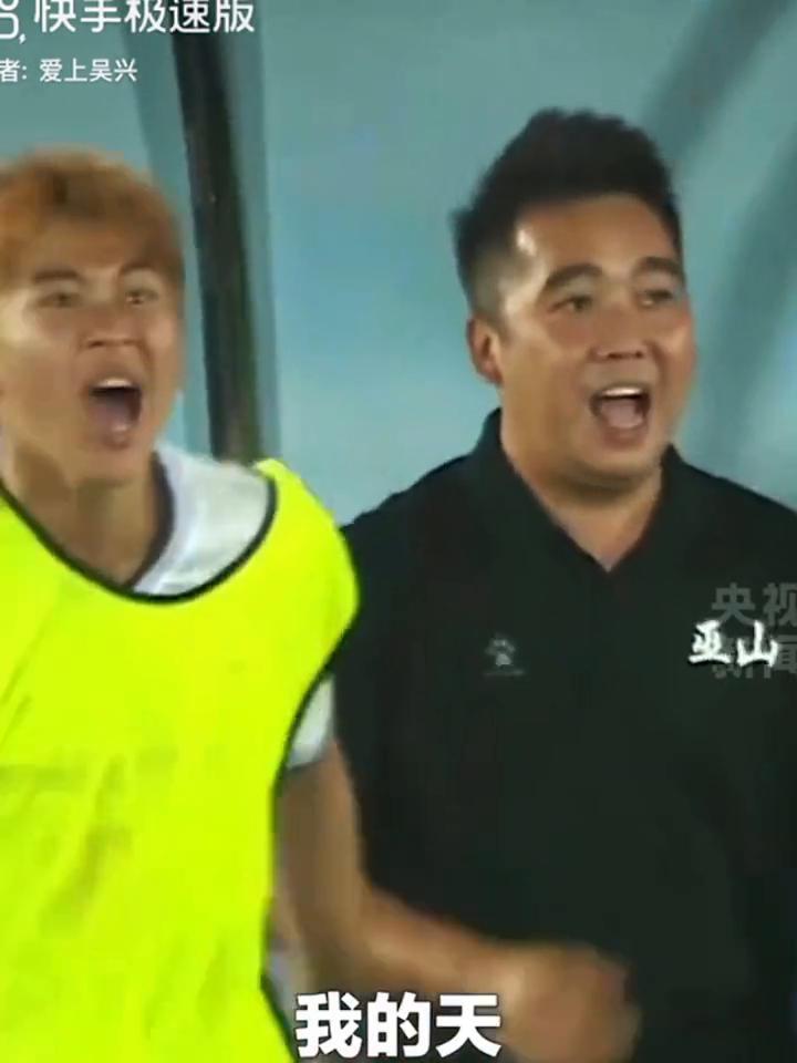 19岁大学生夏奇"渝超"轰出"超级世界波"。
重庆城市足球超级联赛9号-夏奇。