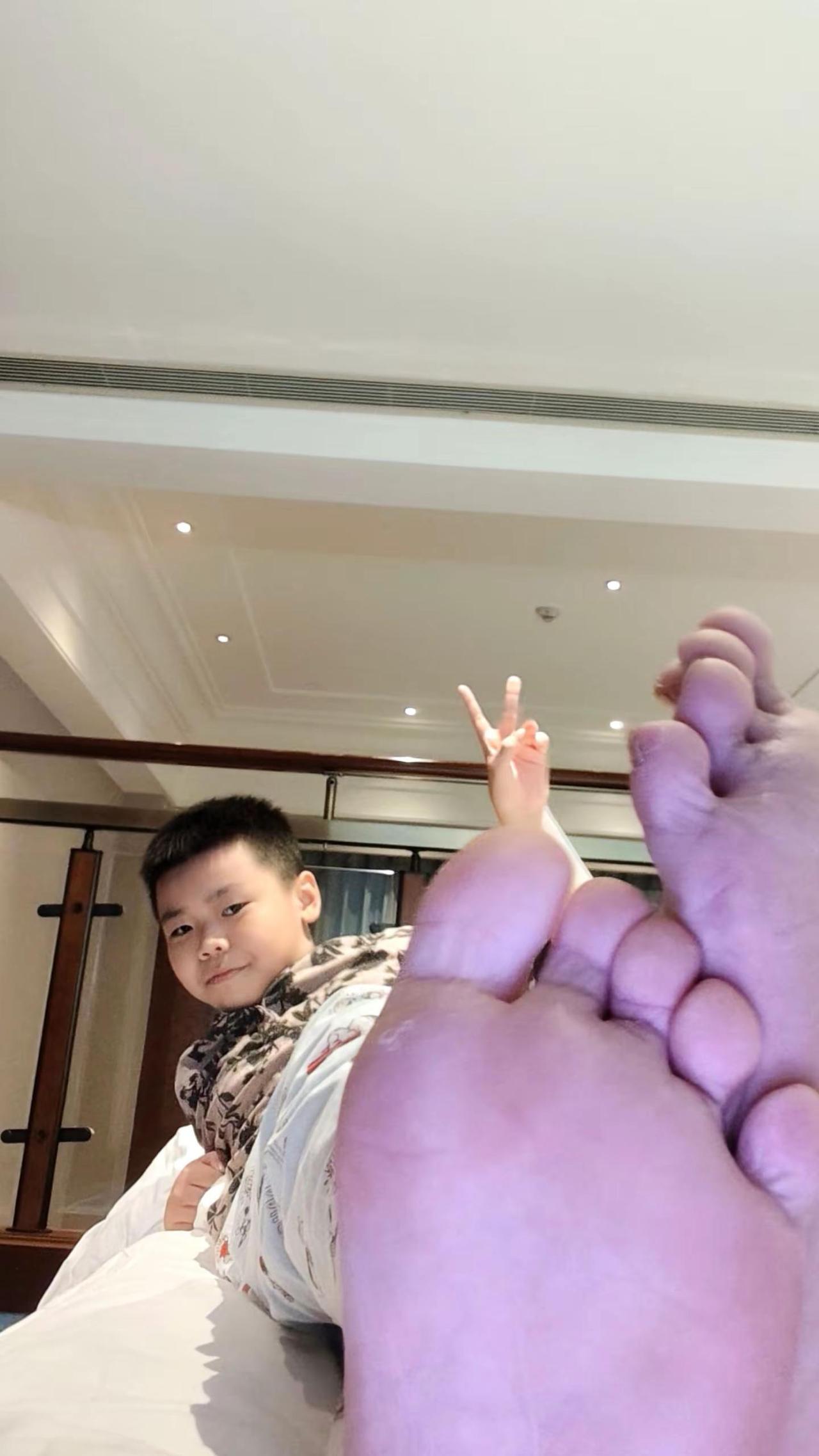 今天是星期六，我们现在在恒海湾酒店，正在疯狂的玩