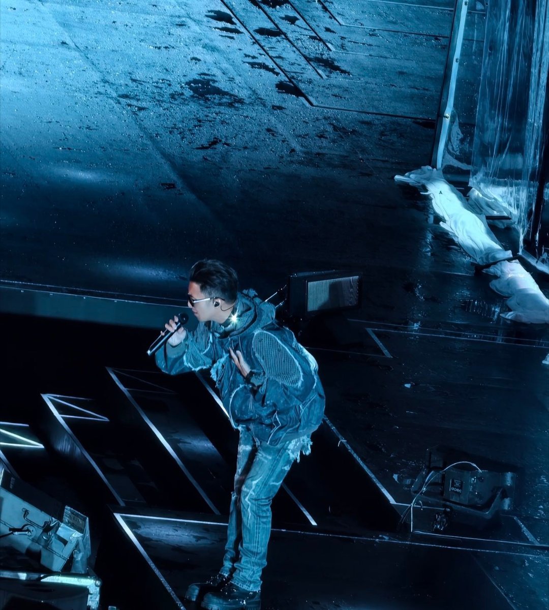 今天被绑架的是谢霆锋 少爷少爷，老板让我来接你——谢霆锋懵懵的样子好可爱，一脸“