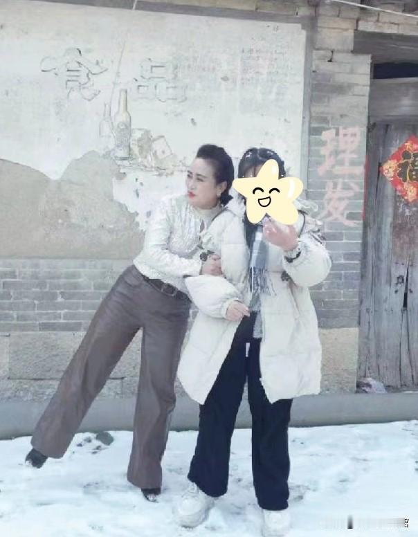 一晃老了，过了年又长了1岁
 
回不去的青春，回不去的岁月
 
窗外的鞭炮声还在