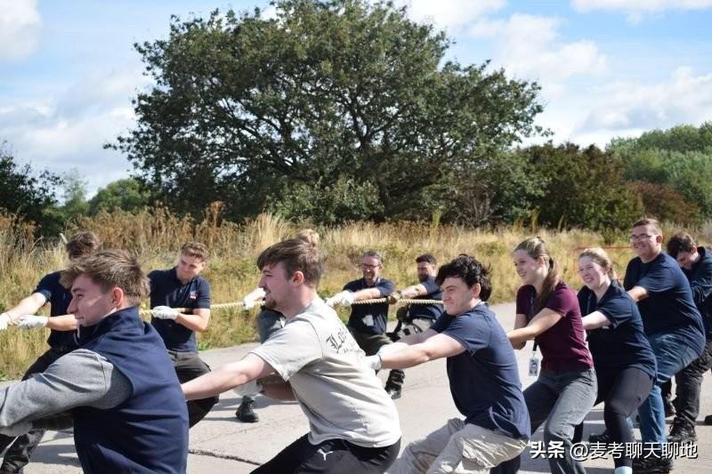 一个国家需要文学、历史、法律、哲学，也需要金融、行政和公共管理。但如果社会最优秀