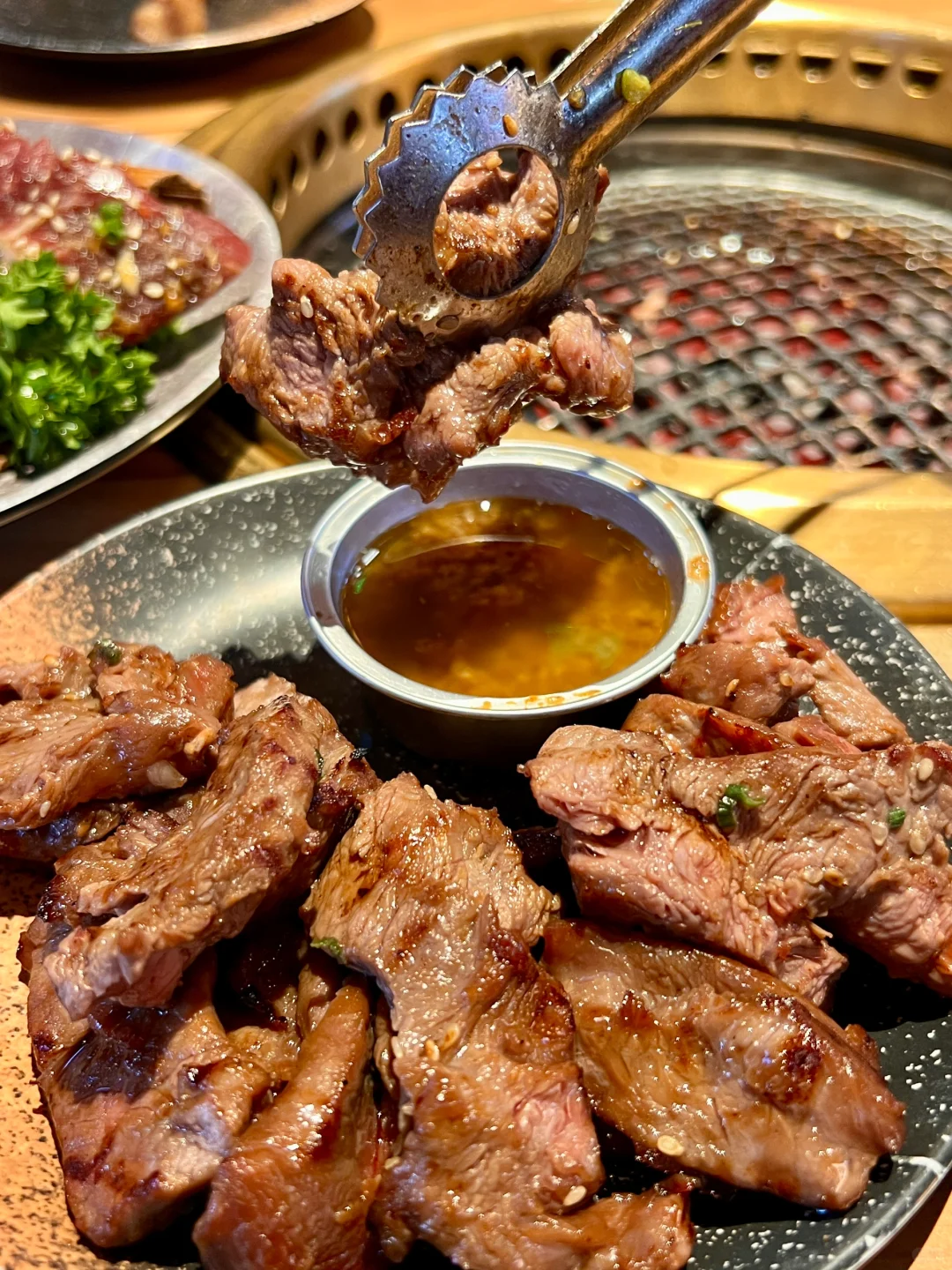 在日本JR主题列车里沉浸式烧肉是什么体验？