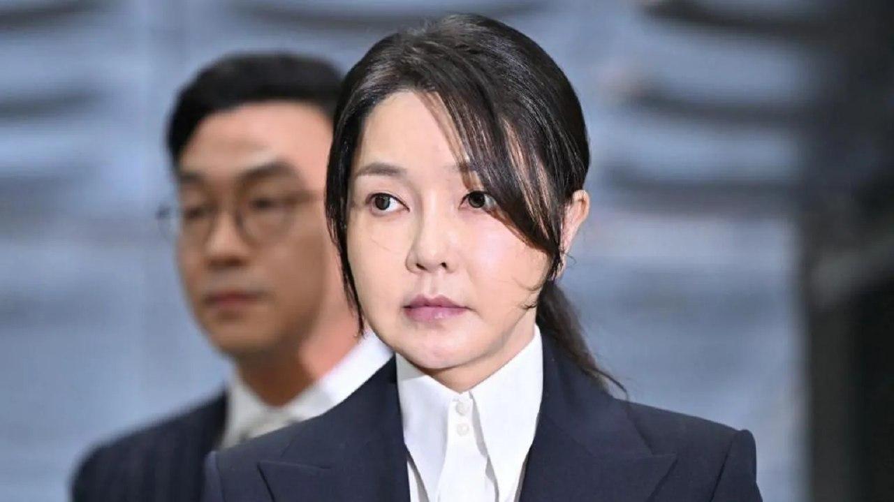 韩国前第一夫人金建熙因接受统一教会贿赂被判处20个月监禁。她被判无罪释放，其他指