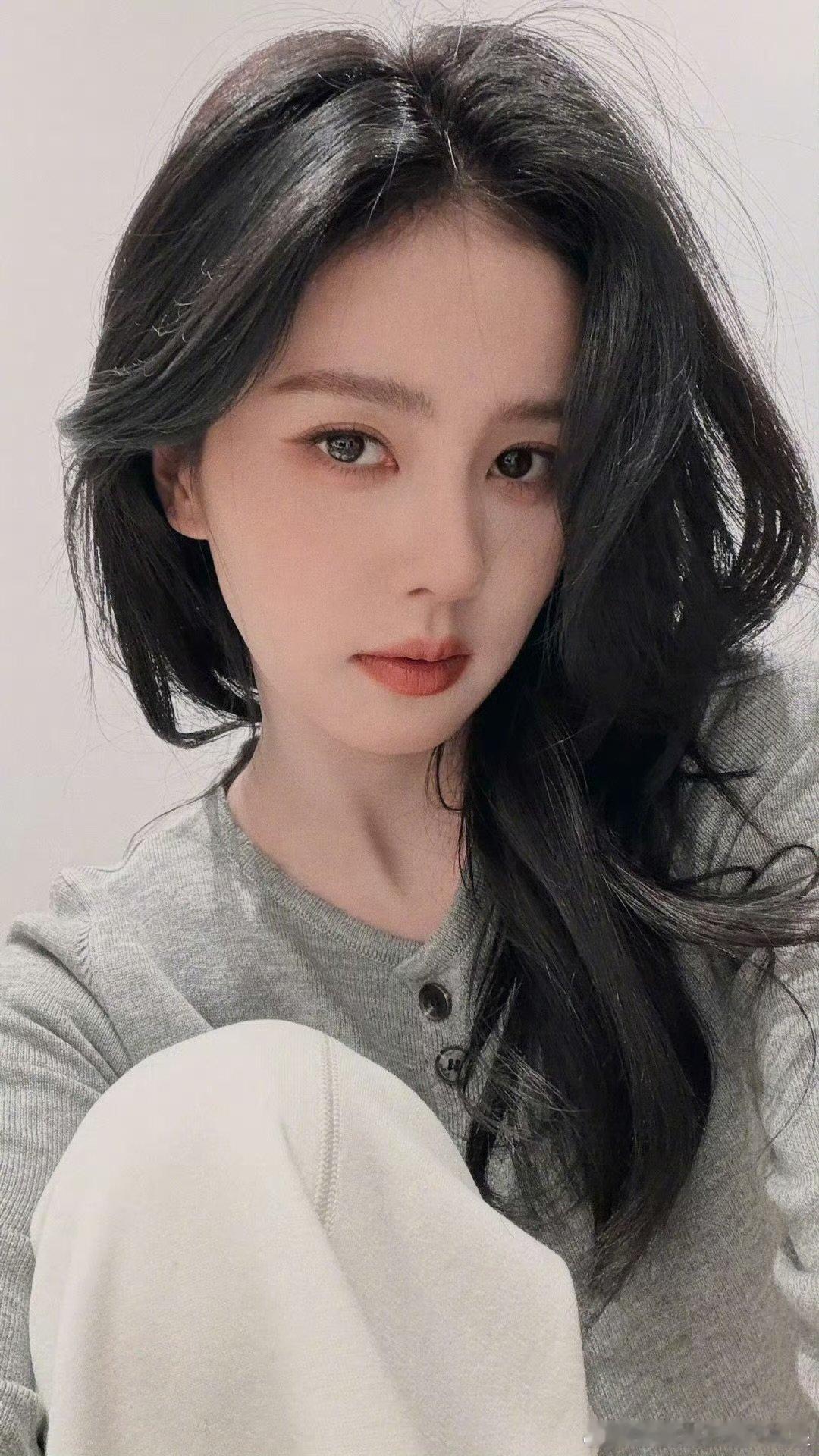 白鹿黑发回归了 