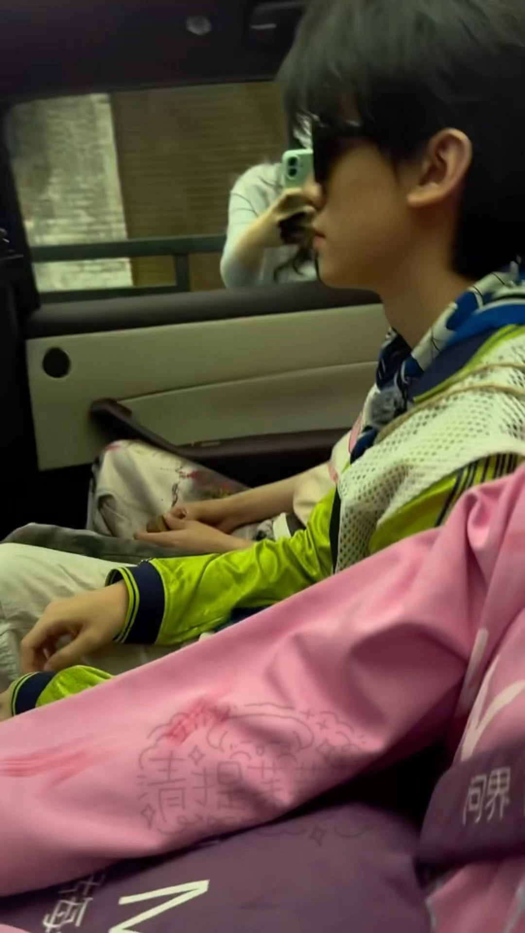 我吼反侦察能力十级嘎嘎嘎嘎嘎嘎，看点儿啥先滴溜转大眼珠子实在太萌，我吼终于找到眼