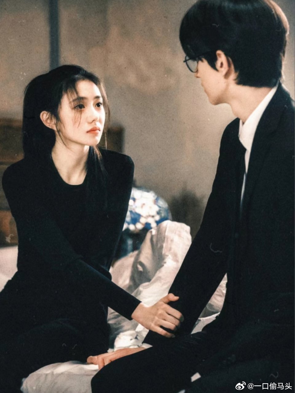 脱轨真的超绝氛围感神图❗宿命感拉满了每一帧都可以做壁纸，刘浩存眼睛也太灵了，林一