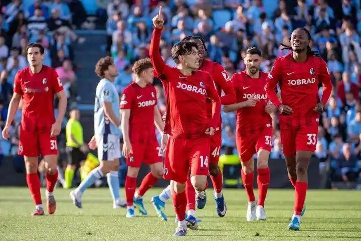 欧联杯1/4决赛次回合中，弗赖堡客场3-1战胜塞尔塔，小日子铃木唯人梅开二度，从