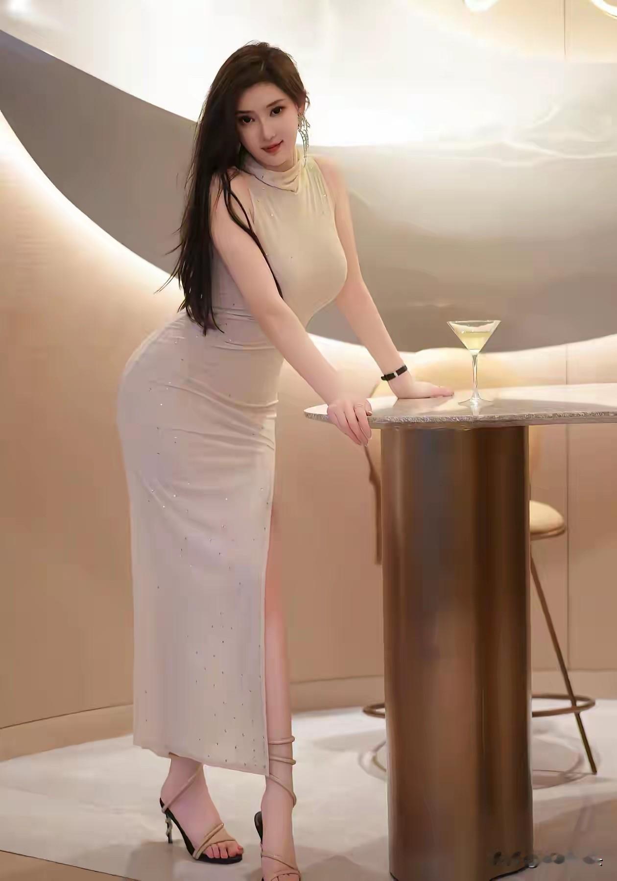 优雅气质，尽在细节，轻奢生活，从一杯香槟开始。