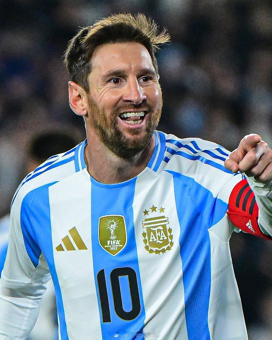 西尔维奥·马维里诺🇦🇷（记者）：足球史上助攻数最多的球员⚽1- 梅西 401