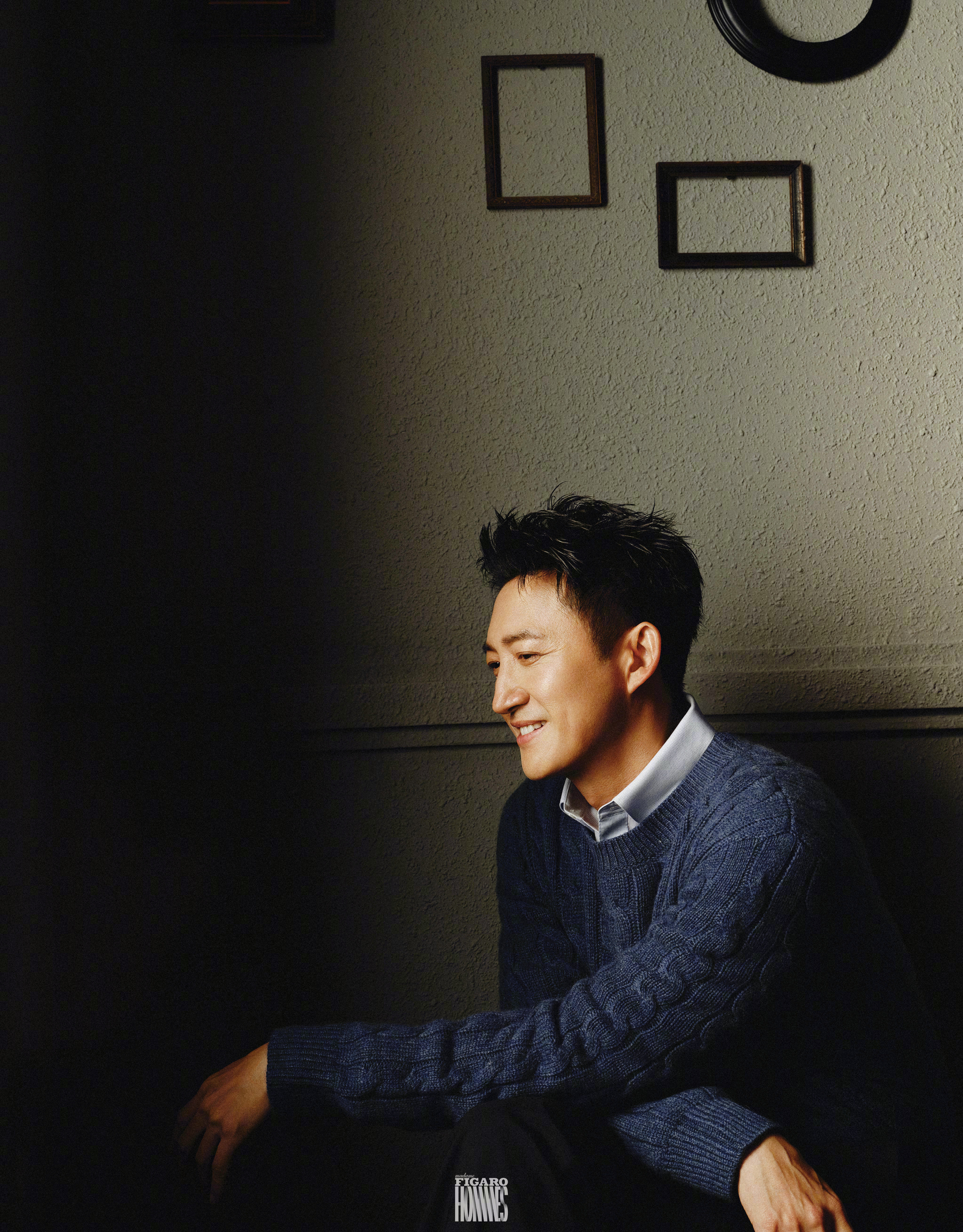 #王阳不修眼角纹# 《费加罗男士》杂志封面大片释出，精英范儿的西装衬衫或居家感毛