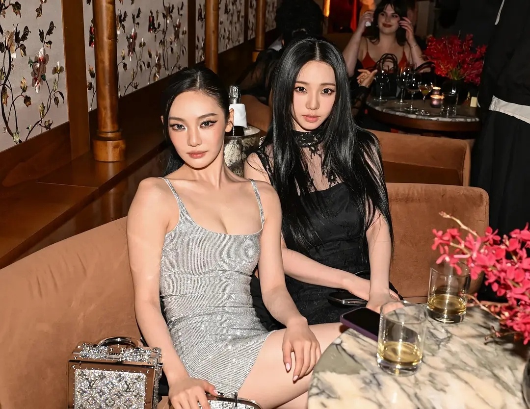 Lisa宁艺卓柳智敏同框 Lisa宁艺卓柳智敏metgala晚宴同框