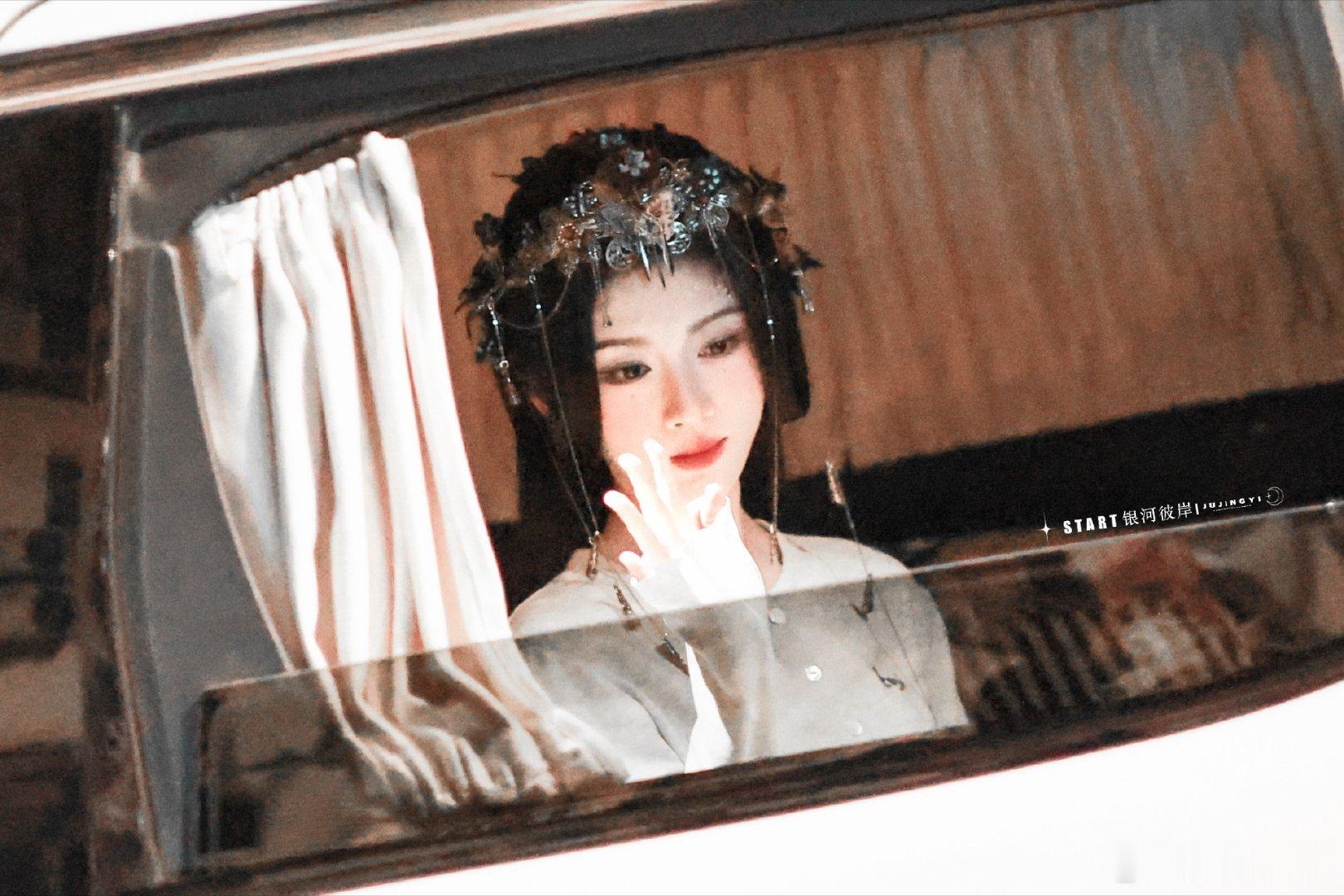 jjy鞠婧祎万花世界 jjy鞠婧祎苏绿夏“晚霞洒遍鲜花 都不如你这朵玫瑰惹人喜爱