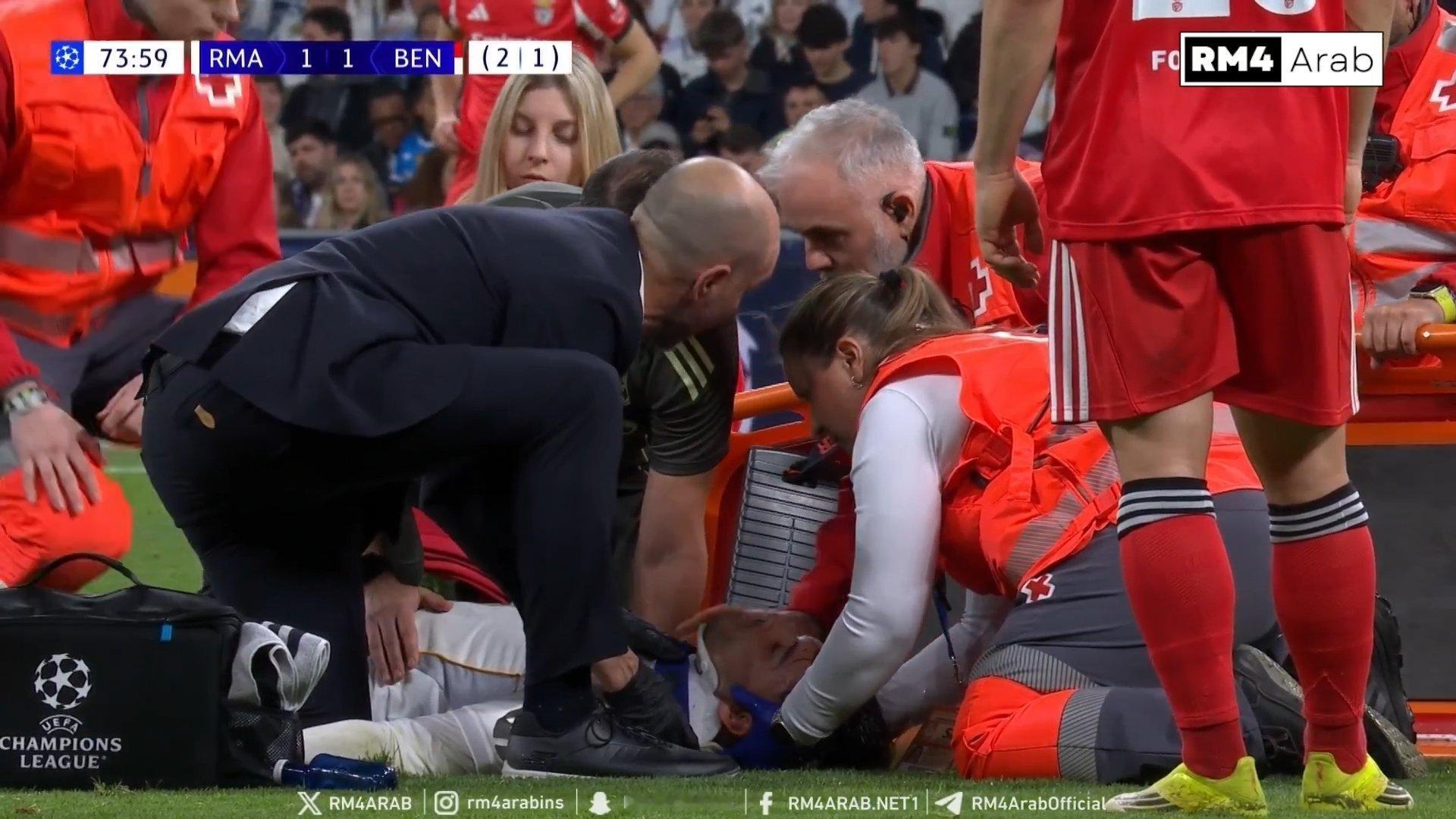 劳尔阿森西奥被担架抬下场。阿拉巴、马斯坦托诺上场，劳尔阿森西奥和卡马温加下场。 