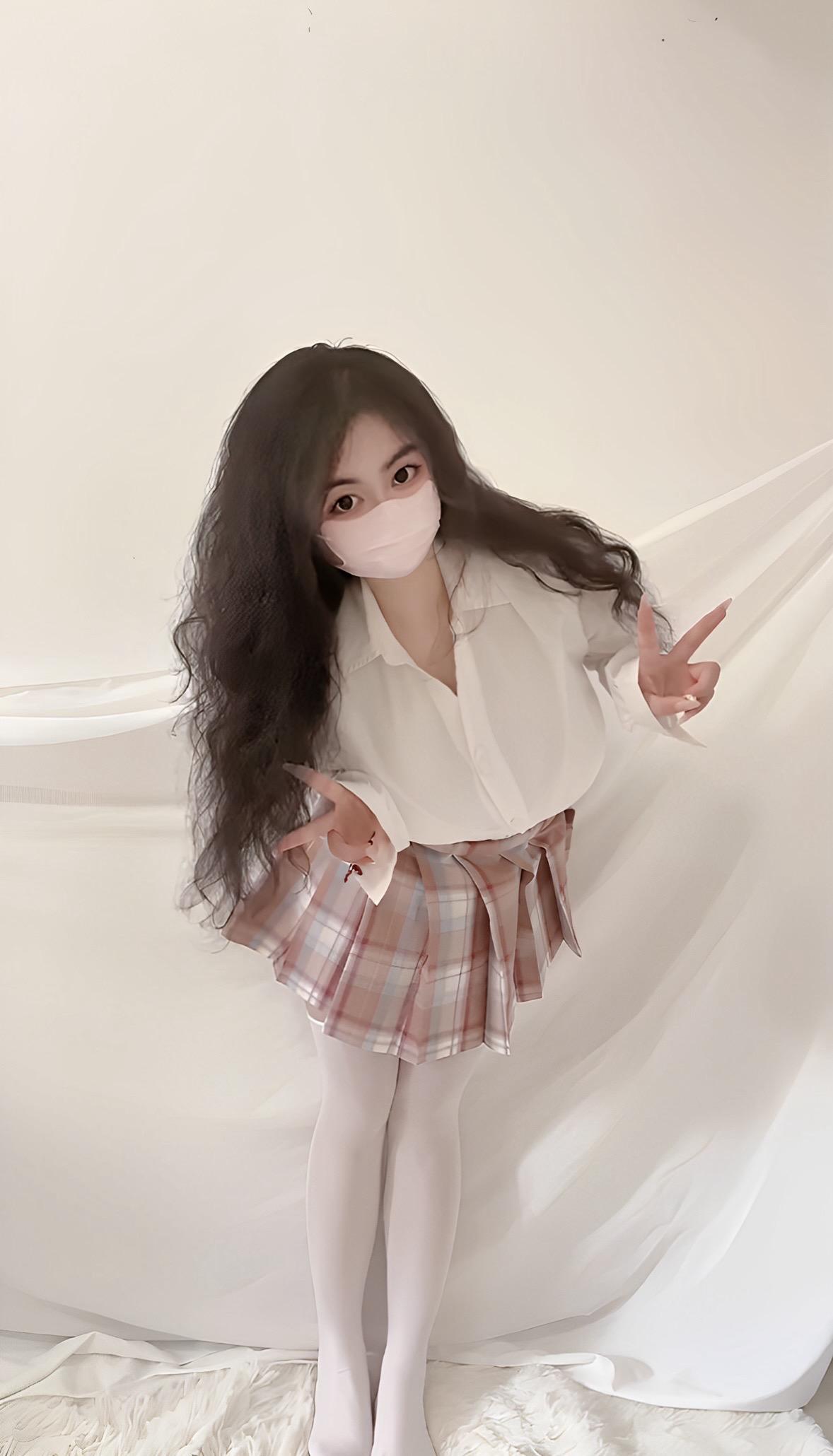 “好想过六一啊 可是低了低头 算了吧小朋友是没有36D的”