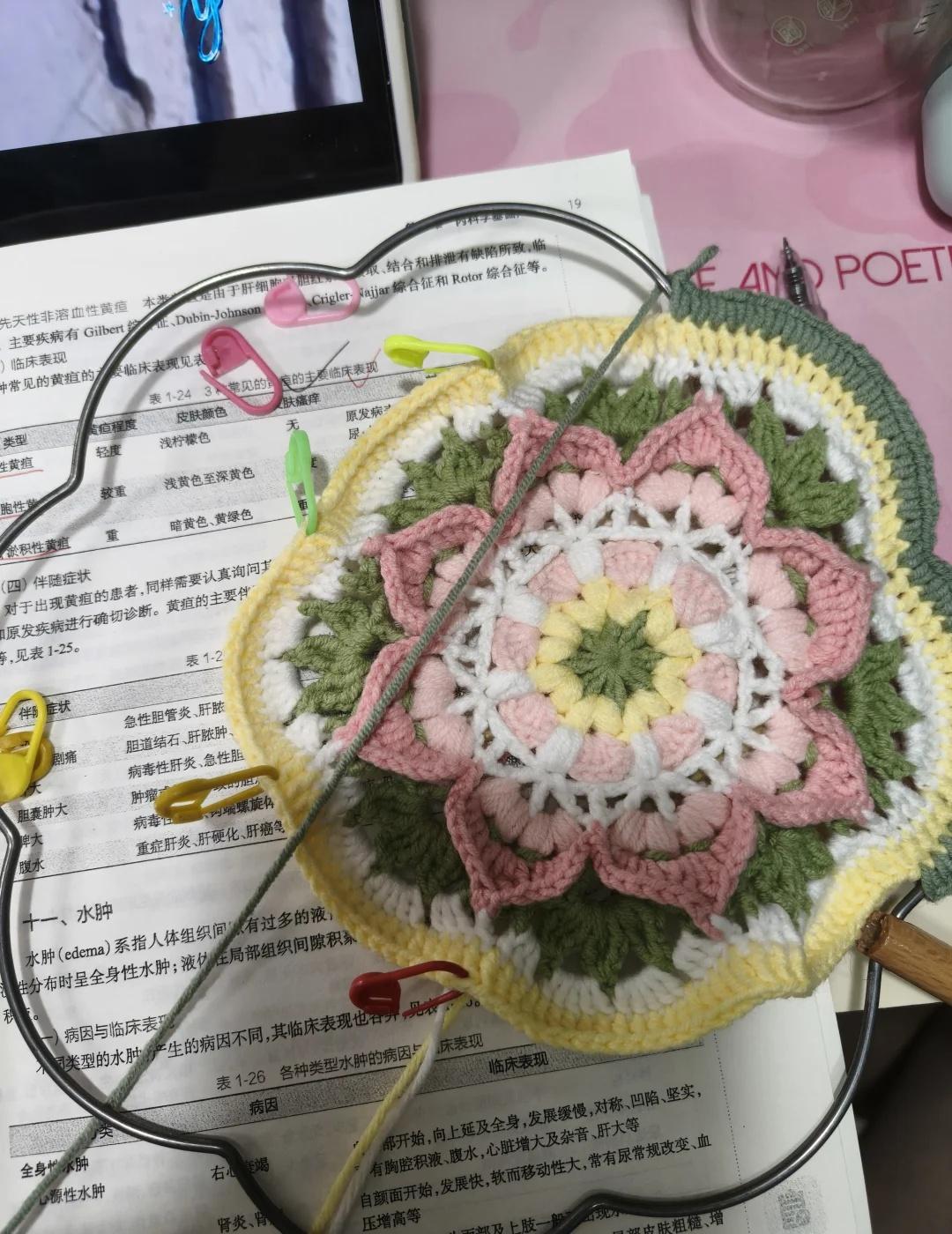 我…有的是力气和手段…
看了莲花楼以后对莲花完全没有抵抗力[爱慕]
我现在强得可