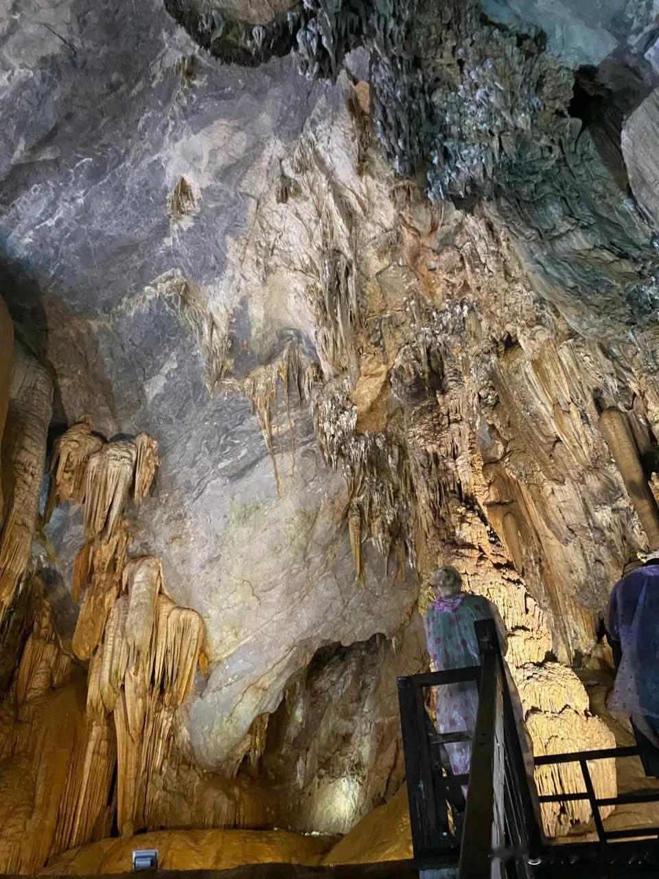 👨‍👨‍👧‍👧 全日游团：越南峰牙（Phong Nha）洞穴与天堂洞（P