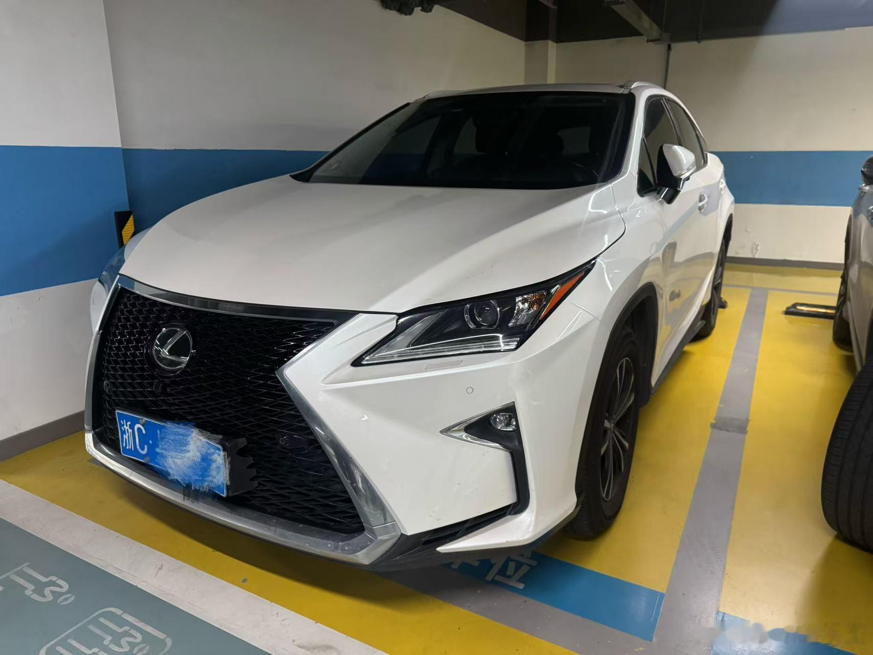 预售18年12月雷克萨斯RX300​精英型 一手车 公里14万 ，价格13.88