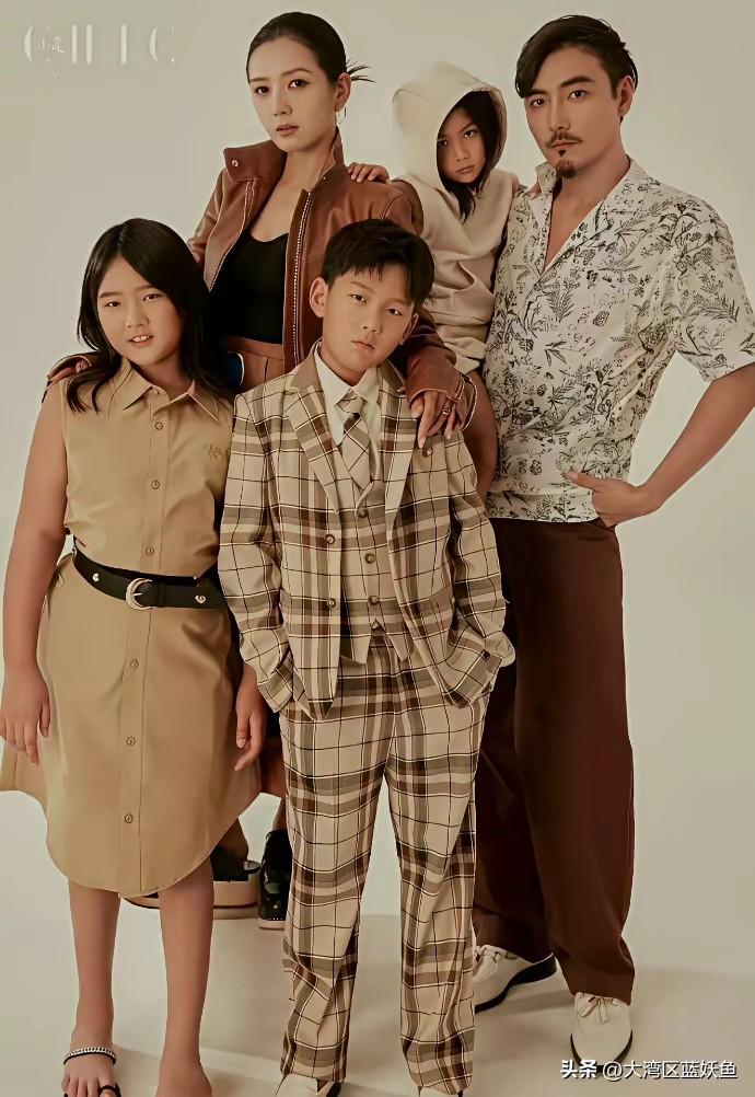 刷到何洁直播说每月开销六位数，独自扛六口之家，突然就挺感慨的。
 
说起来她也是