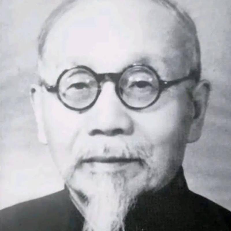 1949年仇鳌向毛主席打招呼，主席笑着说：先生怎么忘记我名字了？

1949年1