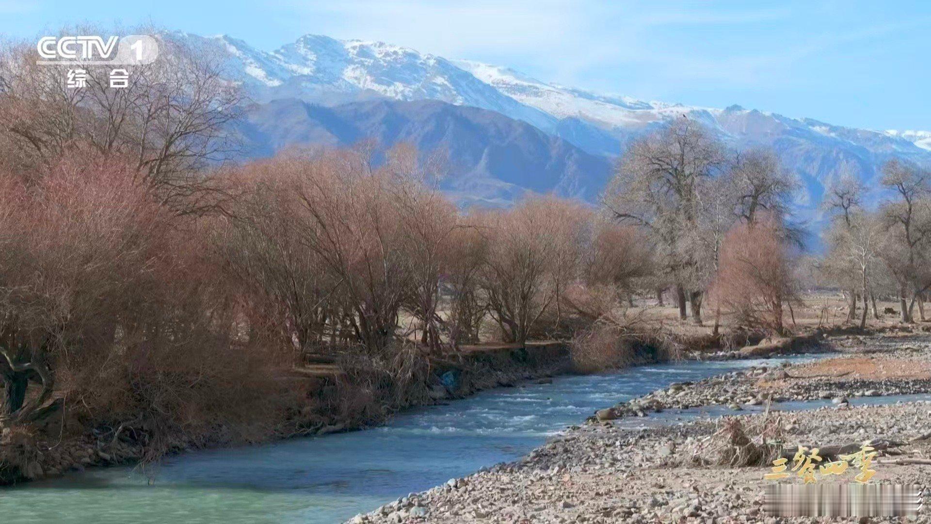 新疆石头成了做羊肉神器三餐四季新疆人用石头焖羊肉太会吃！滚烫石头激发食材本味，羊