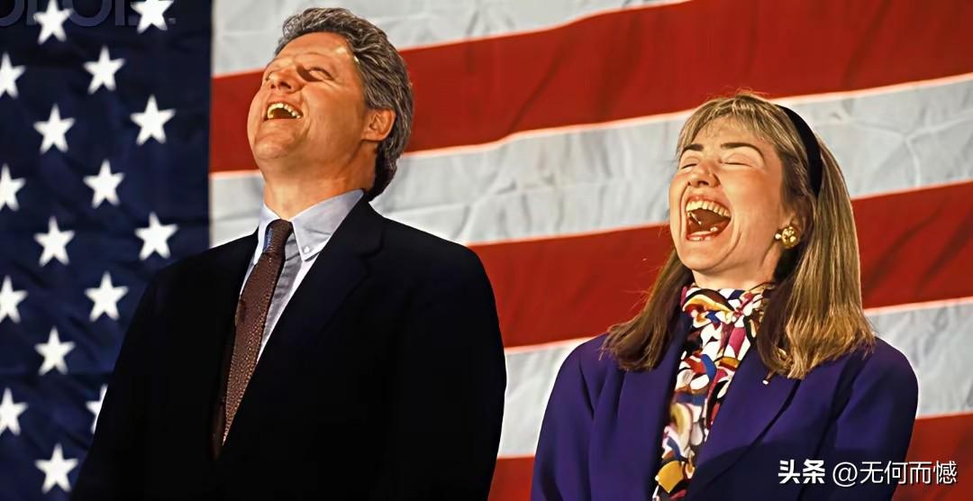 克林顿和希拉里做出的这个手势，以及脸上的表情，反映出当时他们狂喜的心情，他们的头