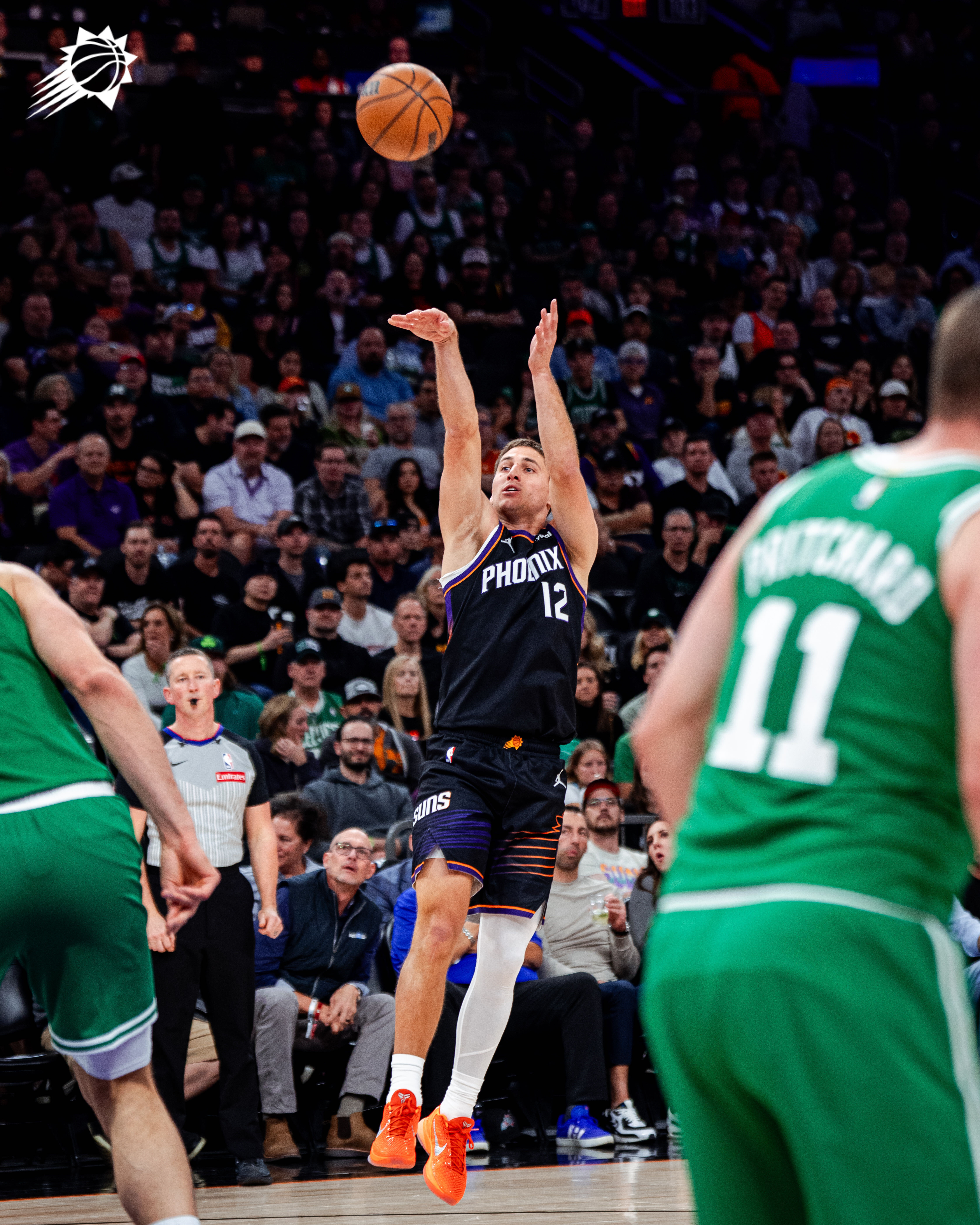 鸡皮🌬️ 晃晕对手 翻身后仰命中 😵 35-28 我们领先！菲尼克斯太阳 ｜