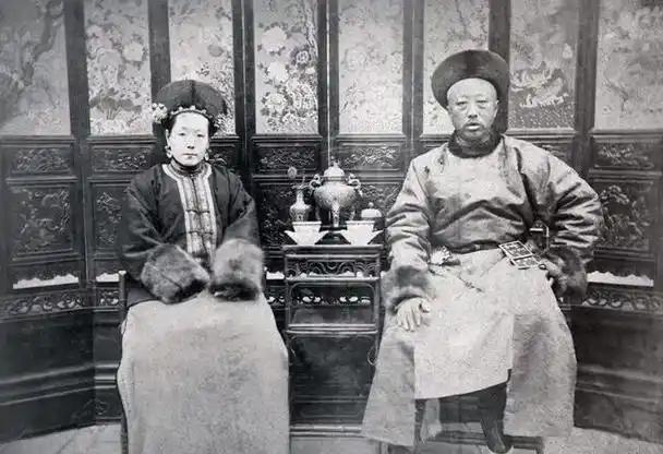 满清八旗贵女如云，康熙为何放着贵族小姐不娶，偏要立 “下人之女” 为后？

清朝