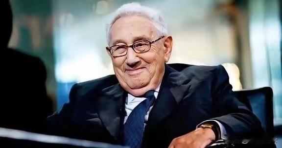 一旦中美开战，美军将全面轰炸中国？基辛格早就发出过警告：“美国盟友再多也没有用，