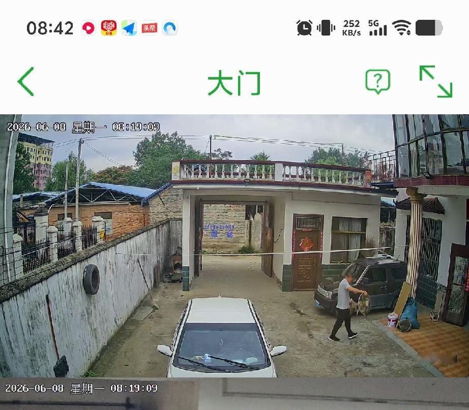 外出打工的老公回来了
     6月31号走的，说是10多天，今天才8号，就回了