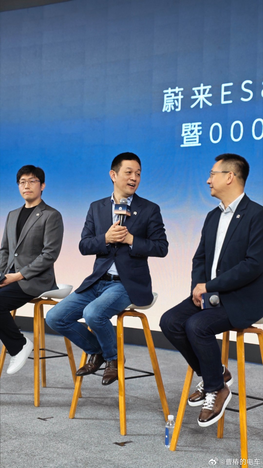 媒体提问蔚来如何处理新车效应死亡谷?李斌：第一比如说空间体验，第二：智能系统的上