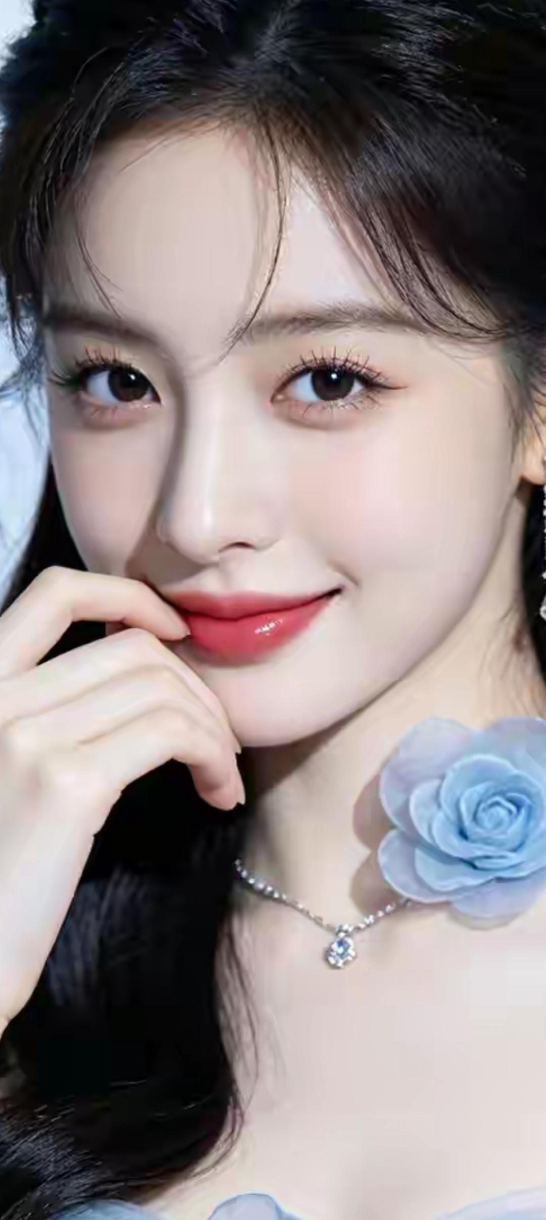 温柔甜美的蓝玫瑰项链，让你成为闪耀的焦点！💎🌹