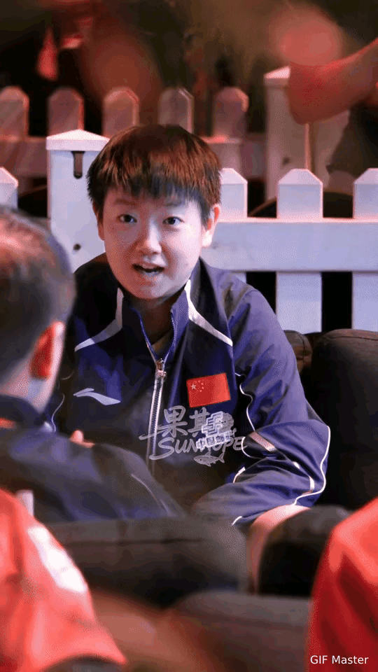 别再被孙颖莎骗了！
 
场上有多凶。
场下就有多真。
别人红了玩套路。
她红了还