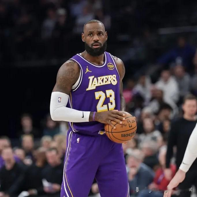 『“詹杜库哈威”同迎比赛日！仅老詹赢球，杜兰特空砍，库里难求一胜』

北京时间 