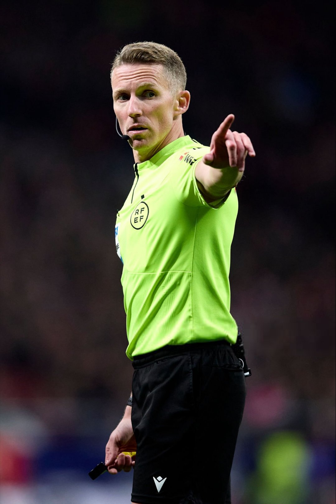 埃尔南德斯-埃尔南德斯执法巴萨VS西班牙人的比赛。巴萨vs西班牙人巴萨